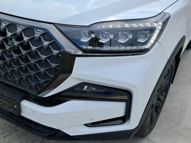Білий Cанг Йонг Rexton, об'ємом двигуна 2.2 л та пробігом 15 тис. км за 43999 $, фото 1 на Automoto.ua