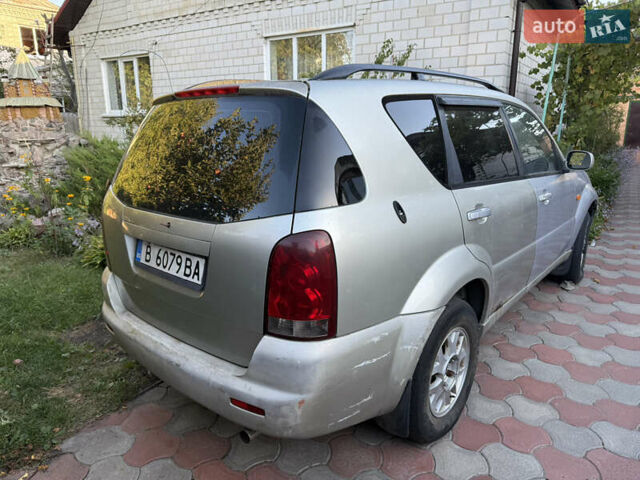 Бежевый Cанг Йонг Рекстон, объемом двигателя 2.7 л и пробегом 300 тыс. км за 2100 $, фото 2 на Automoto.ua