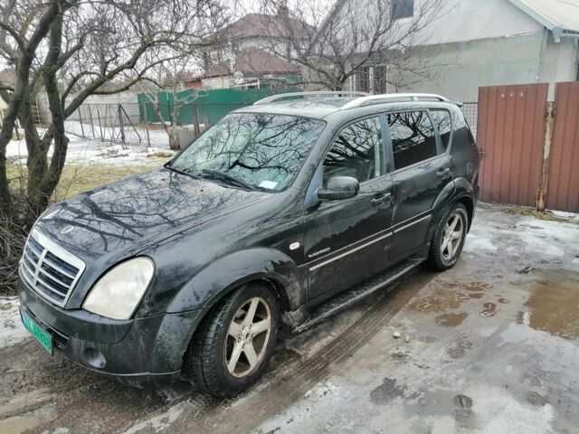 Черный Cанг Йонг Рекстон, объемом двигателя 2.7 л и пробегом 397 тыс. км за 42000 $, фото 1 на Automoto.ua