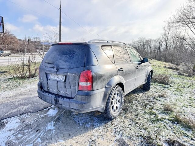 Чорний Cанг Йонг Rexton, об'ємом двигуна 2.7 л та пробігом 303 тис. км за 4500 $, фото 1 на Automoto.ua