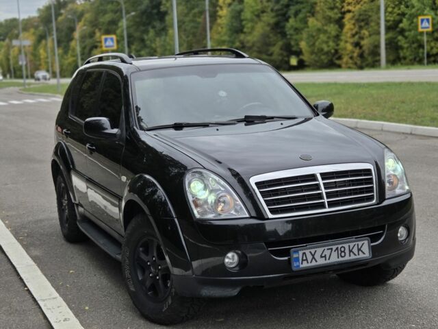 Чорний Cанг Йонг Rexton, об'ємом двигуна 2.7 л та пробігом 149 тис. км за 10500 $, фото 4 на Automoto.ua