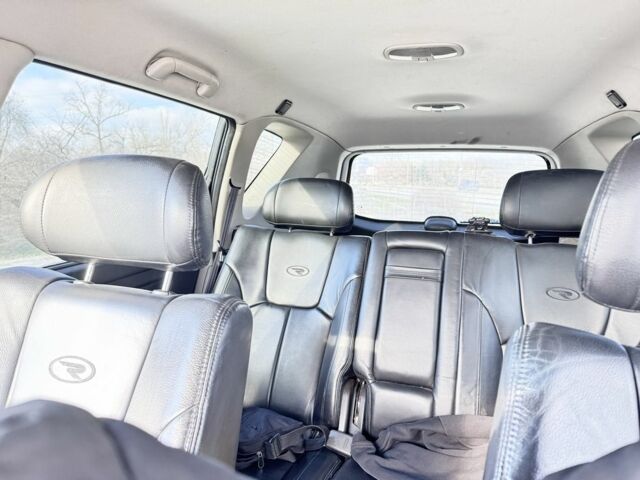 Чорний Cанг Йонг Rexton, об'ємом двигуна 2.7 л та пробігом 303 тис. км за 4500 $, фото 8 на Automoto.ua