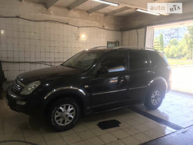 Чорний Cанг Йонг Rexton, об'ємом двигуна 2.8 л та пробігом 233 тис. км за 6000 $, фото 9 на Automoto.ua