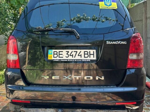 Чорний Cанг Йонг Rexton, об'ємом двигуна 3 л та пробігом 195 тис. км за 6500 $, фото 2 на Automoto.ua