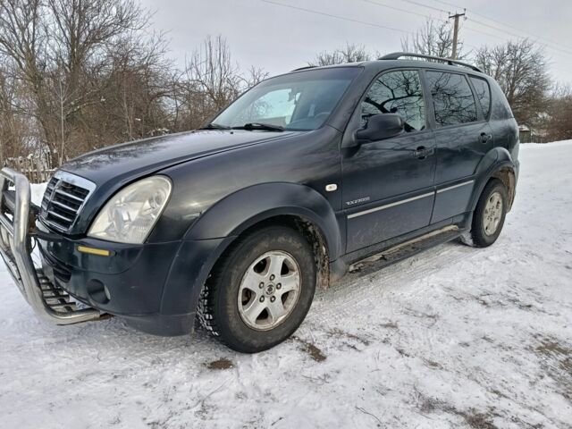 Черный Cанг Йонг Рекстон, объемом двигателя 2.7 л и пробегом 340 тыс. км за 7300 $, фото 2 на Automoto.ua