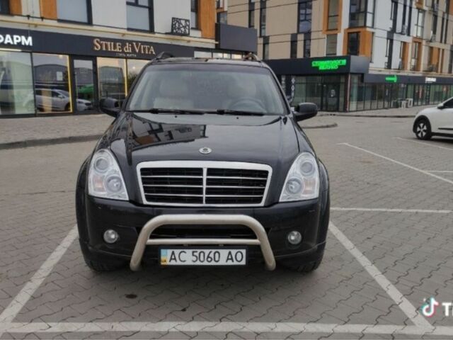 Чорний Cанг Йонг Rexton, об'ємом двигуна 2.7 л та пробігом 304 тис. км за 6798 $, фото 1 на Automoto.ua