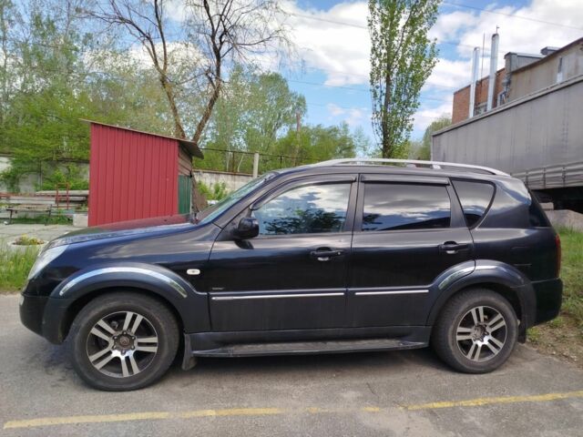 Чорний Cанг Йонг Rexton, об'ємом двигуна 2.7 л та пробігом 340 тис. км за 8800 $, фото 1 на Automoto.ua