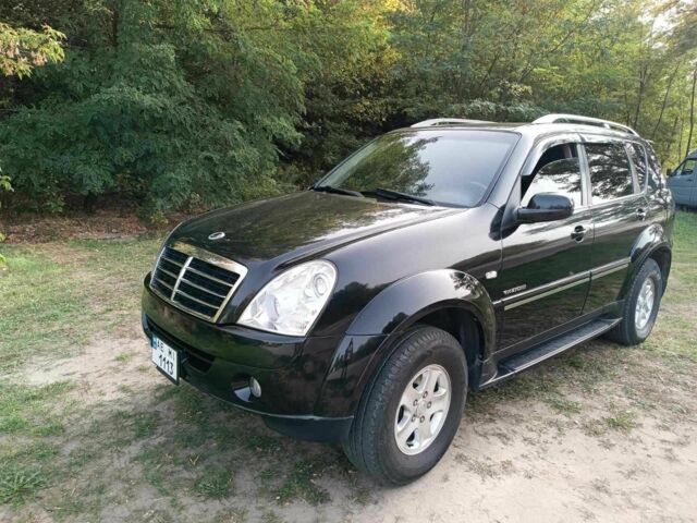 Чорний Cанг Йонг Rexton, об'ємом двигуна 2.7 л та пробігом 190 тис. км за 290 $, фото 3 на Automoto.ua
