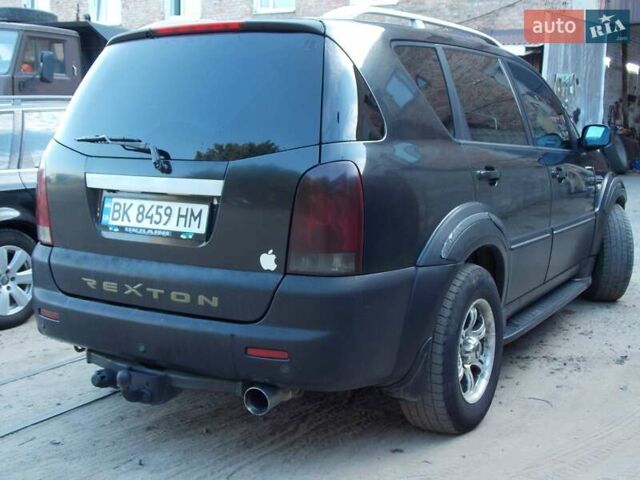 Чорний Cанг Йонг Rexton, об'ємом двигуна 2.7 л та пробігом 271 тис. км за 6500 $, фото 2 на Automoto.ua