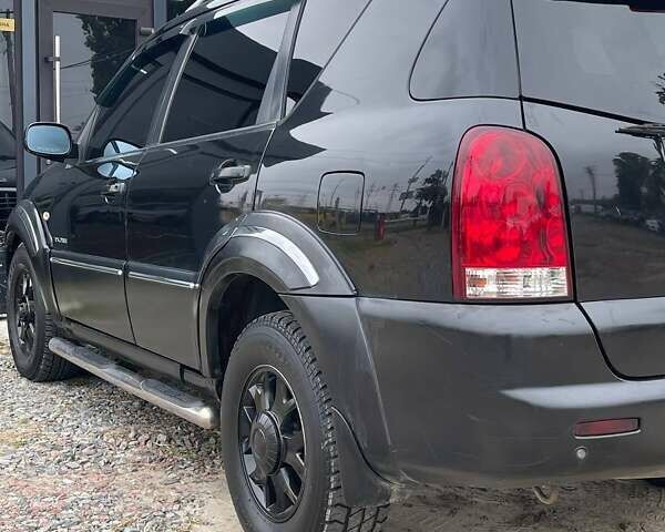 Чорний Cанг Йонг Rexton, об'ємом двигуна 2.8 л та пробігом 120 тис. км за 4400 $, фото 5 на Automoto.ua