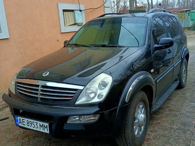 Черный Cанг Йонг Рекстон, объемом двигателя 2.8 л и пробегом 245 тыс. км за 6700 $, фото 1 на Automoto.ua