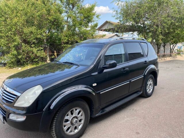 Черный Cанг Йонг Рекстон, объемом двигателя 2.7 л и пробегом 270 тыс. км за 5100 $, фото 2 на Automoto.ua