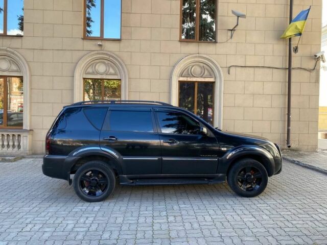 Чорний Cанг Йонг Rexton, об'ємом двигуна 2.7 л та пробігом 250 тис. км за 5350 $, фото 3 на Automoto.ua