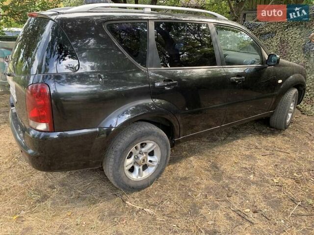 Черный Cанг Йонг Рекстон, объемом двигателя 2.5 л и пробегом 300 тыс. км за 4900 $, фото 3 на Automoto.ua