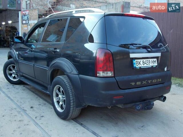 Чорний Cанг Йонг Rexton, об'ємом двигуна 2.7 л та пробігом 271 тис. км за 6500 $, фото 4 на Automoto.ua