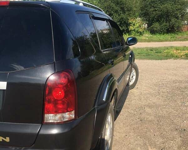 Чорний Cанг Йонг Rexton, об'ємом двигуна 2.7 л та пробігом 200 тис. км за 8500 $, фото 6 на Automoto.ua
