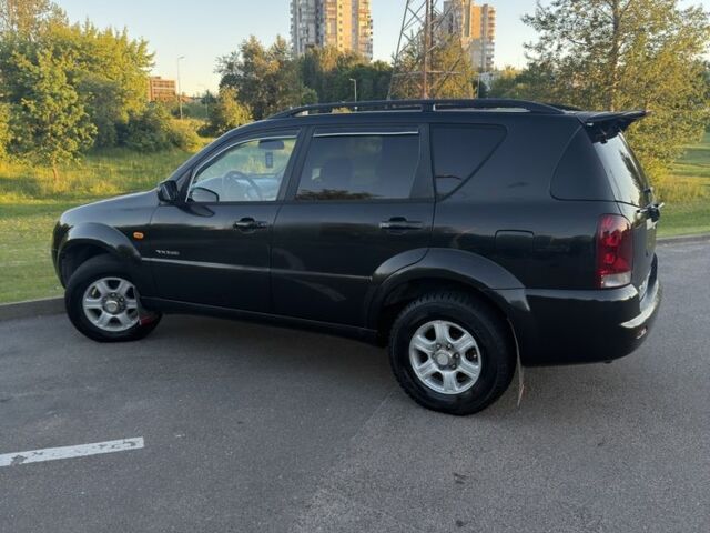 Чорний Cанг Йонг Rexton, об'ємом двигуна 2.9 л та пробігом 183 тис. км за 4199 $, фото 4 на Automoto.ua