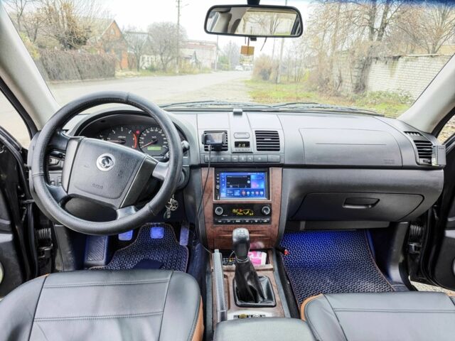 Чорний Cанг Йонг Rexton, об'ємом двигуна 2.7 л та пробігом 46 тис. км за 4500 $, фото 16 на Automoto.ua