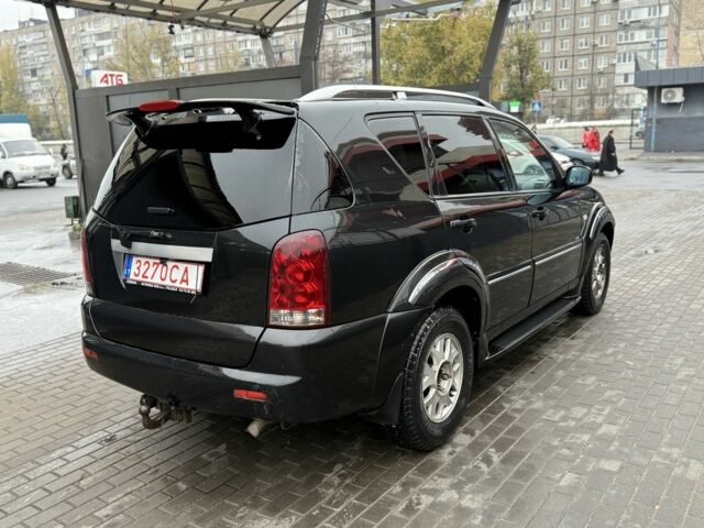 Чорний Cанг Йонг Rexton, об'ємом двигуна 2.7 л та пробігом 278 тис. км за 2999 $, фото 2 на Automoto.ua