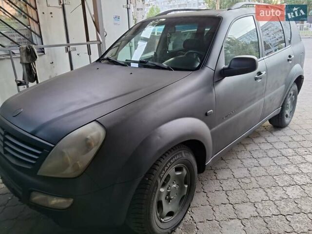Чорний Cанг Йонг Rexton, об'ємом двигуна 2.7 л та пробігом 300 тис. км за 3200 $, фото 3 на Automoto.ua