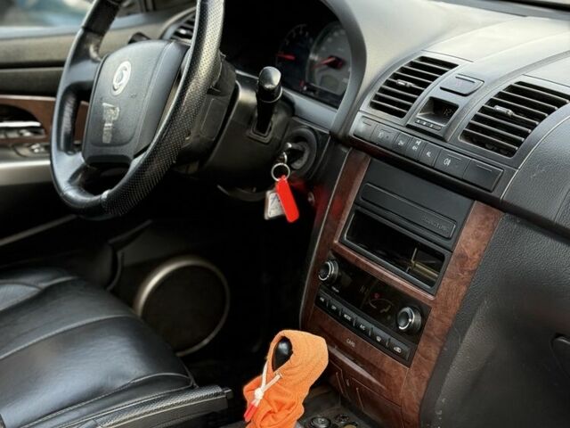 Черный Cанг Йонг Рекстон, объемом двигателя 2.7 л и пробегом 400 тыс. км за 3850 $, фото 6 на Automoto.ua