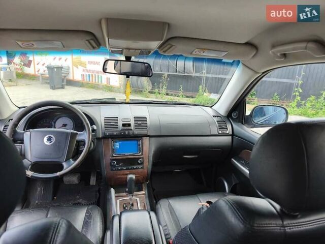 Чорний Cанг Йонг Rexton, об'ємом двигуна 2.7 л та пробігом 240 тис. км за 6600 $, фото 16 на Automoto.ua
