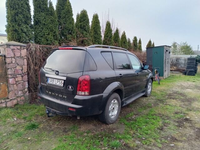 Черный Cанг Йонг Рекстон, объемом двигателя 2.7 л и пробегом 300 тыс. км за 4500 $, фото 2 на Automoto.ua