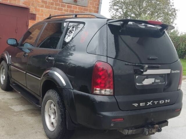 Черный Cанг Йонг Рекстон, объемом двигателя 0 л и пробегом 300 тыс. км за 3500 $, фото 1 на Automoto.ua