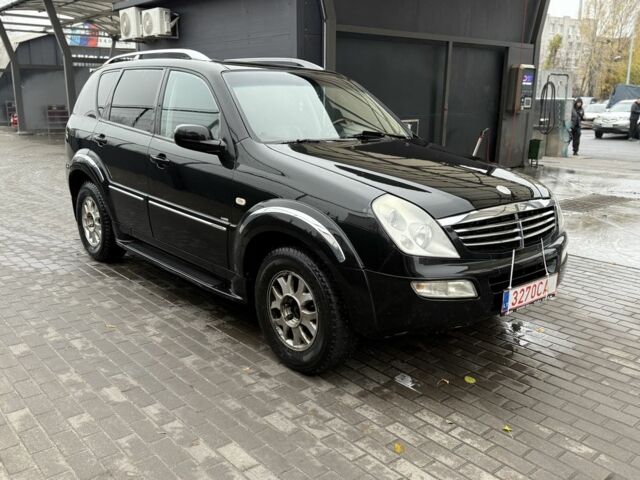 Чорний Cанг Йонг Rexton, об'ємом двигуна 2.7 л та пробігом 278 тис. км за 2999 $, фото 1 на Automoto.ua