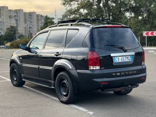 Чорний Cанг Йонг Rexton, об'ємом двигуна 2.7 л та пробігом 247 тис. км за 6000 $, фото 6 на Automoto.ua