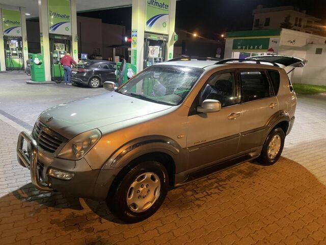 Чорний Cанг Йонг Rexton, об'ємом двигуна 0.27 л та пробігом 280 тис. км за 3650 $, фото 9 на Automoto.ua