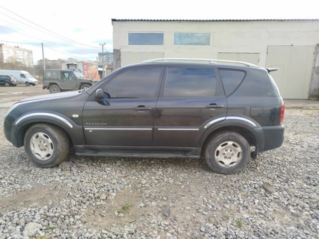 Черный Cанг Йонг Рекстон, объемом двигателя 2.7 л и пробегом 246 тыс. км за 5000 $, фото 1 на Automoto.ua