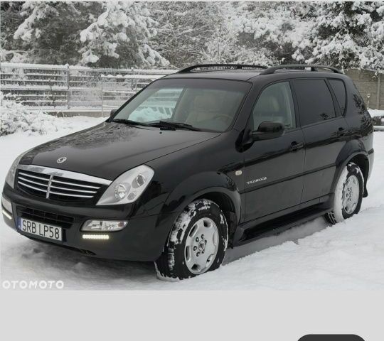 Черный Cанг Йонг Рекстон, объемом двигателя 2.7 л и пробегом 300 тыс. км за 4500 $, фото 7 на Automoto.ua