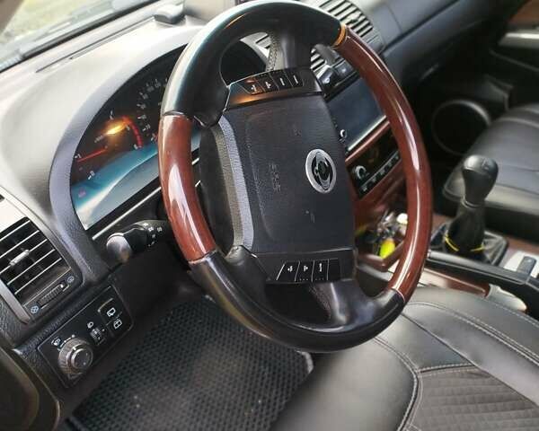 Черный Cанг Йонг Рекстон, объемом двигателя 2.7 л и пробегом 380 тыс. км за 7500 $, фото 6 на Automoto.ua