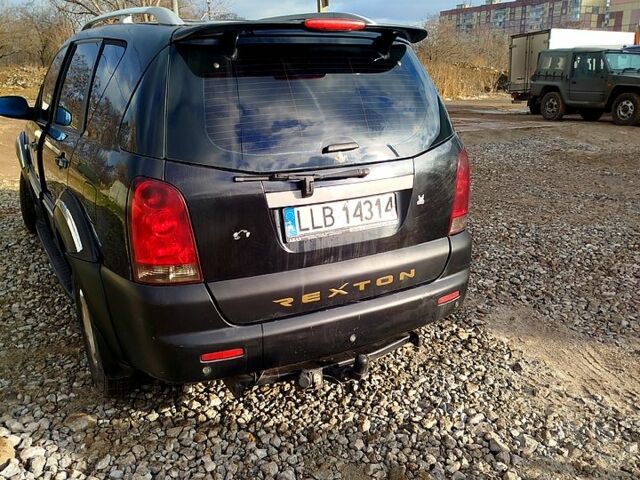 Чорний Cанг Йонг Rexton, об'ємом двигуна 2.7 л та пробігом 246 тис. км за 4500 $, фото 3 на Automoto.ua