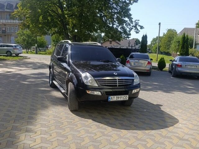 Черный Cанг Йонг Рекстон, объемом двигателя 2.7 л и пробегом 380 тыс. км за 5900 $, фото 1 на Automoto.ua