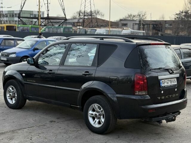 Черный Cанг Йонг Рекстон, объемом двигателя 2.7 л и пробегом 400 тыс. км за 3850 $, фото 5 на Automoto.ua