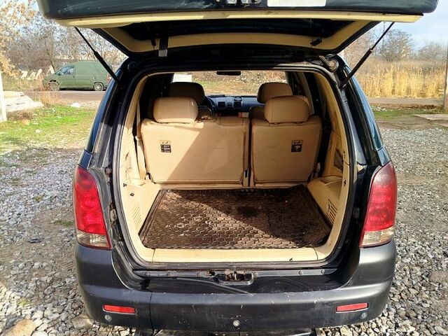 Чорний Cанг Йонг Rexton, об'ємом двигуна 2.7 л та пробігом 246 тис. км за 4500 $, фото 4 на Automoto.ua