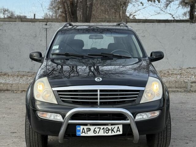 Черный Cанг Йонг Рекстон, объемом двигателя 2.7 л и пробегом 400 тыс. км за 3850 $, фото 1 на Automoto.ua