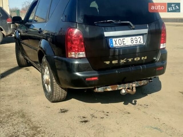 Чорний Cанг Йонг Rexton, об'ємом двигуна 2.7 л та пробігом 260 тис. км за 3500 $, фото 1 на Automoto.ua