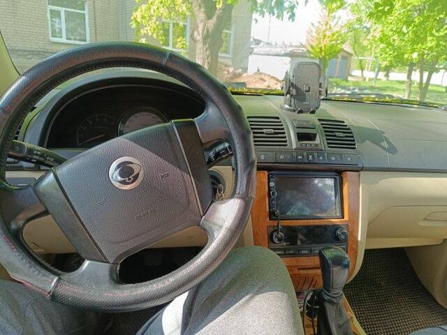 Черный Cанг Йонг Рекстон, объемом двигателя 2.7 л и пробегом 300 тыс. км за 4500 $, фото 3 на Automoto.ua