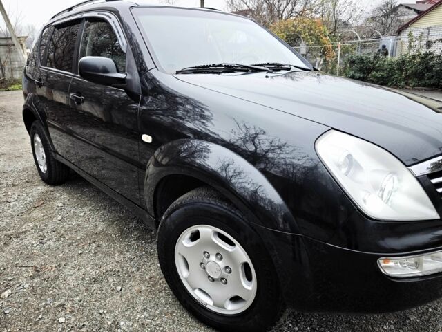 Чорний Cанг Йонг Rexton, об'ємом двигуна 2.7 л та пробігом 46 тис. км за 4500 $, фото 7 на Automoto.ua