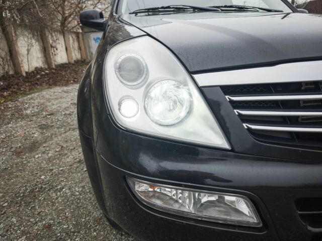 Чорний Cанг Йонг Rexton, об'ємом двигуна 2.7 л та пробігом 46 тис. км за 4500 $, фото 4 на Automoto.ua