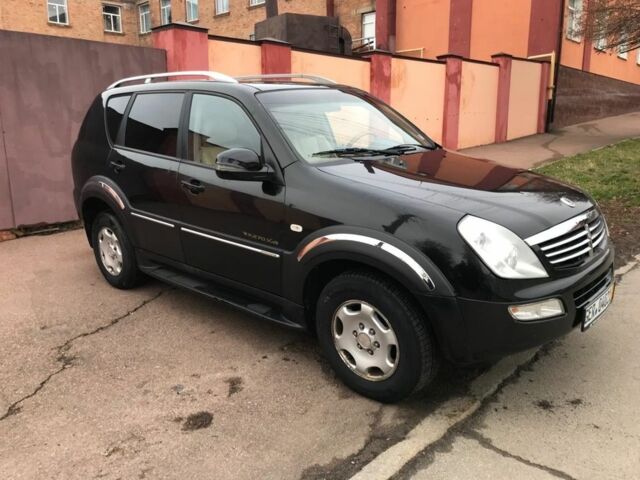 Черный Cанг Йонг Рекстон, объемом двигателя 2.7 л и пробегом 175 тыс. км за 4700 $, фото 7 на Automoto.ua