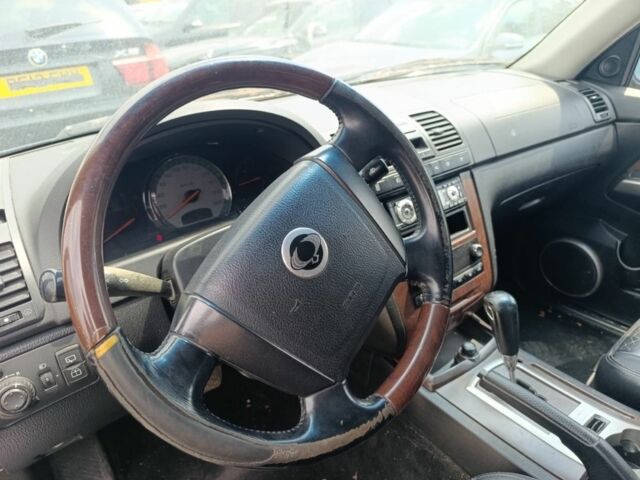 Чорний Cанг Йонг Rexton, об'ємом двигуна 2.7 л та пробігом 195 тис. км за 3500 $, фото 7 на Automoto.ua