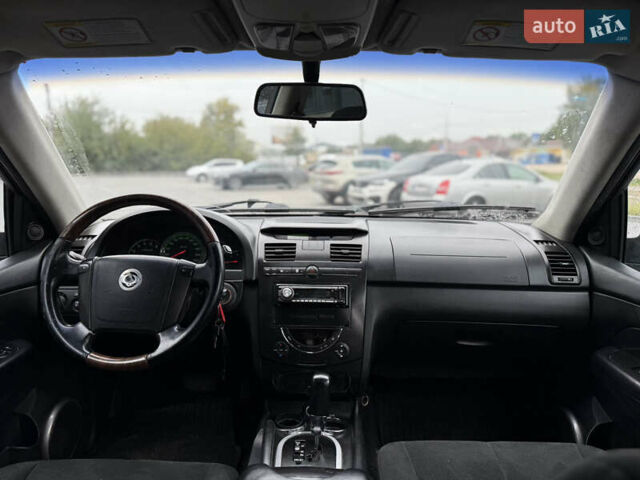 Чорний Cанг Йонг Rexton, об'ємом двигуна 2.7 л та пробігом 314 тис. км за 5900 $, фото 8 на Automoto.ua