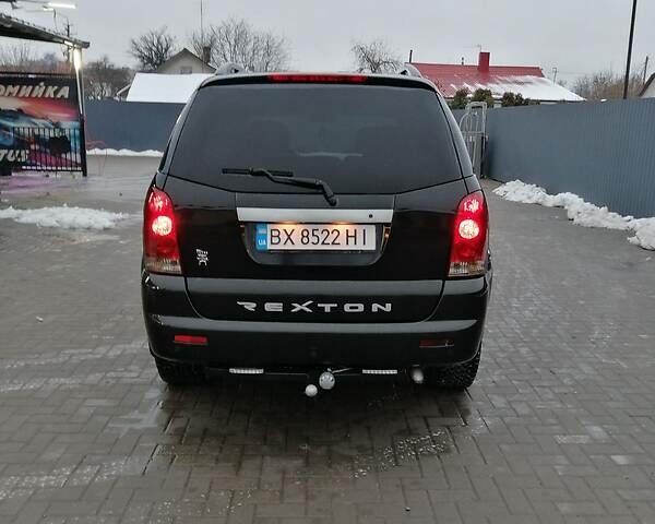 Чорний Cанг Йонг Rexton, об'ємом двигуна 2.7 л та пробігом 400 тис. км за 7300 $, фото 1 на Automoto.ua