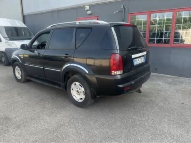 Чорний Cанг Йонг Rexton, об'ємом двигуна 2.7 л та пробігом 195 тис. км за 3500 $, фото 1 на Automoto.ua