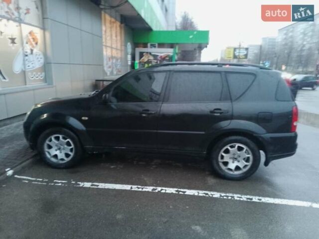 Черный Cанг Йонг Рекстон, объемом двигателя 2.7 л и пробегом 319 тыс. км за 4300 $, фото 2 на Automoto.ua