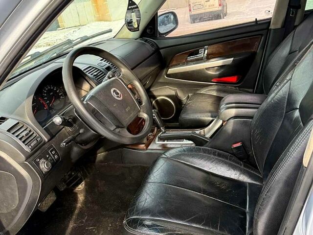 Черный Cанг Йонг Рекстон, объемом двигателя 2.7 л и пробегом 28900 тыс. км за 3300 $, фото 6 на Automoto.ua